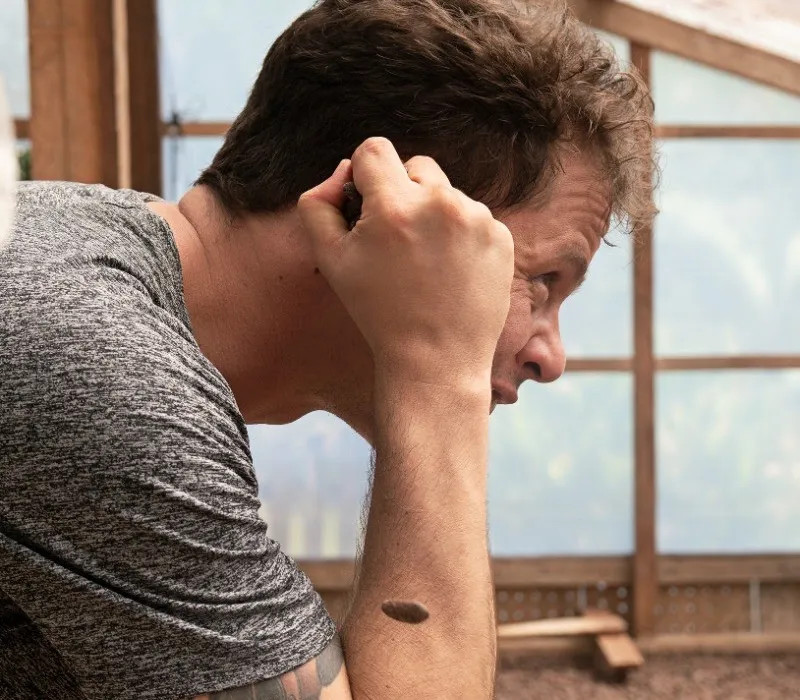 Cacao Embassy founder Pablo M. resting his head on his fist, deep in thought